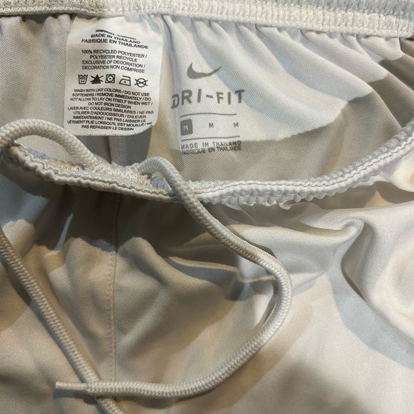 Nike White Soccer Shorts - Lightweight Performance for Every Match - Picture 5 of 5